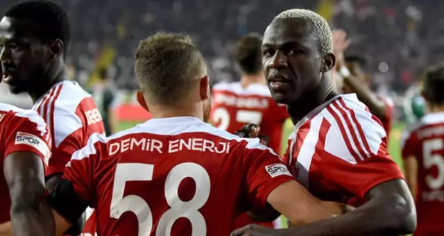 Sivassporlı Arouna Kone: Türkiye'de Dinimi Rahatlıkla Yaşayabiliyorum