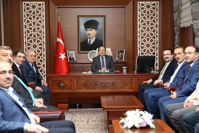 AK Parti İl Yönetimi Vali Ali Hamza Pehlivan'ı Ziyaret Etti