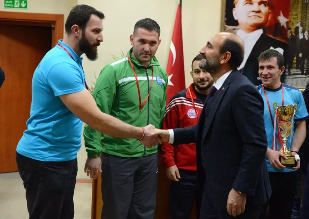 Başarılı Sporculara Ödül