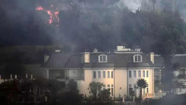 California Yangınları: 110 Bin Kişi Evlerini Terk Etti California Yangınları: 110 Bin Kişi Evlerini Terk Etti