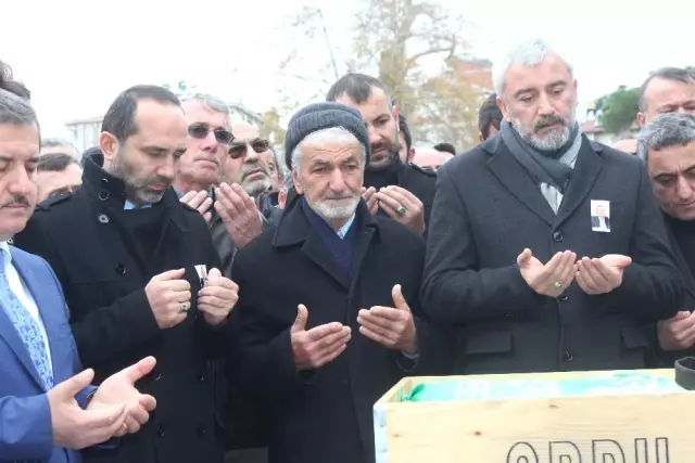 Eski Başkan Son Yolculuğuna Uğurlandı
