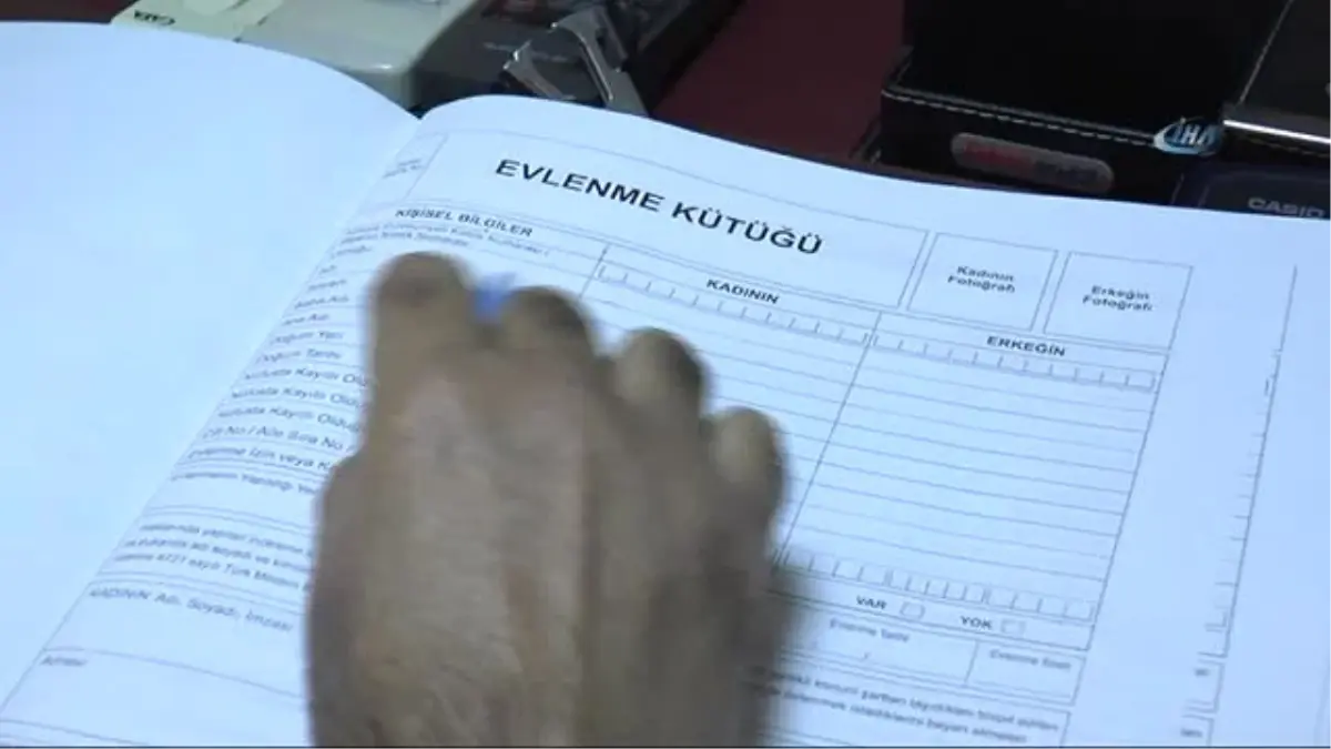 Evlenme Kütük Defteri' Müftüye Teslim Edildi