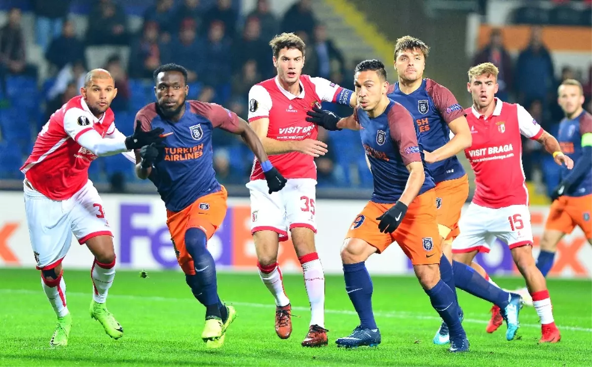 İlk Yarı Başakşehir'in Üstünlüğüyle Bitti