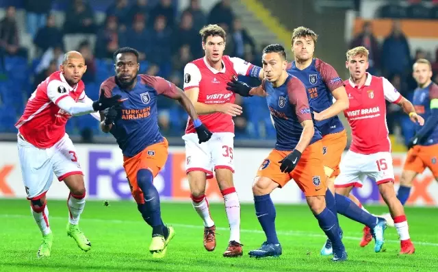 İlk Yarı Başakşehir'in Üstünlüğüyle Bitti