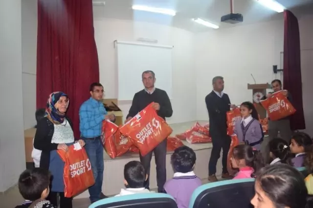 İlkokul Öğrencilerine Mont Yardımı Yapıldı