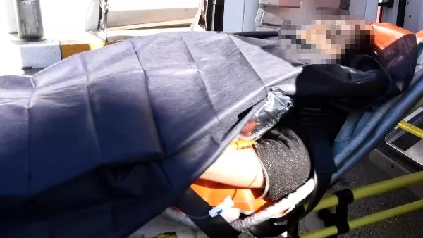 Kıskançlık Krizine Girip, Eşini Göğsünden Bıçakladı Kıskançlık Krizine Girip, Eşini Göğsünden Bıçakladı