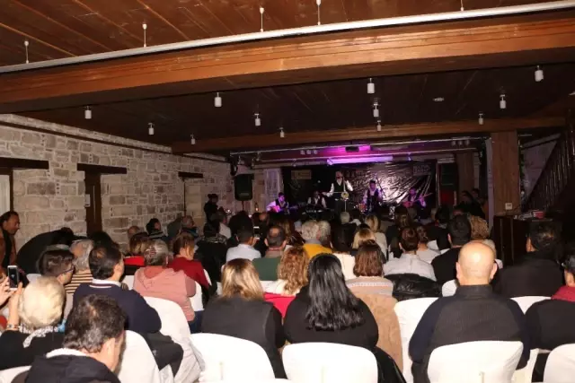 Kuşadası'nda Kemane Konseri