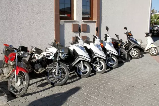Motosiklet Çetesi İşbaşında Yakalandı Motosiklet Çetesi İşbaşında Yakalandı