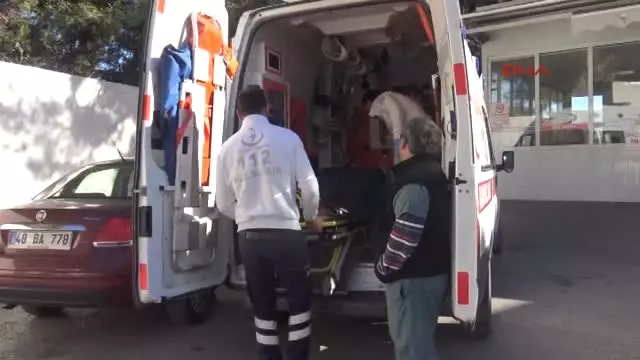 Muğla Karısını Göğsünden Bıçakladı Muğla Karısını Göğsünden Bıçakladı