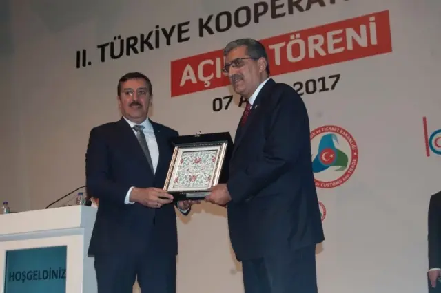 Recep Konuk'a Üstün Hizmet Ödülü