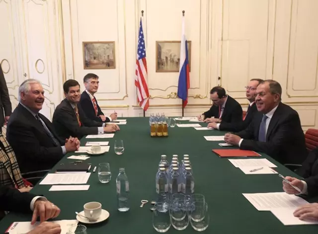 Tillerson ve Lavrov Viyana'da Bir Araya Geldi