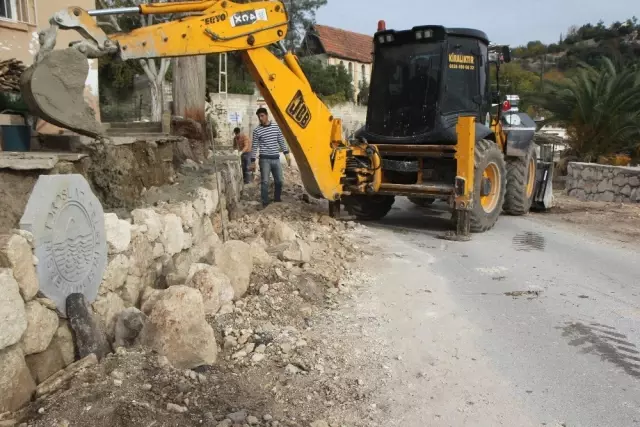 Toroslar'da Taş Duvar Çalışması