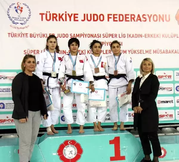 Büyükler Ferdi Judo Şampiyonası Devam Ediyor