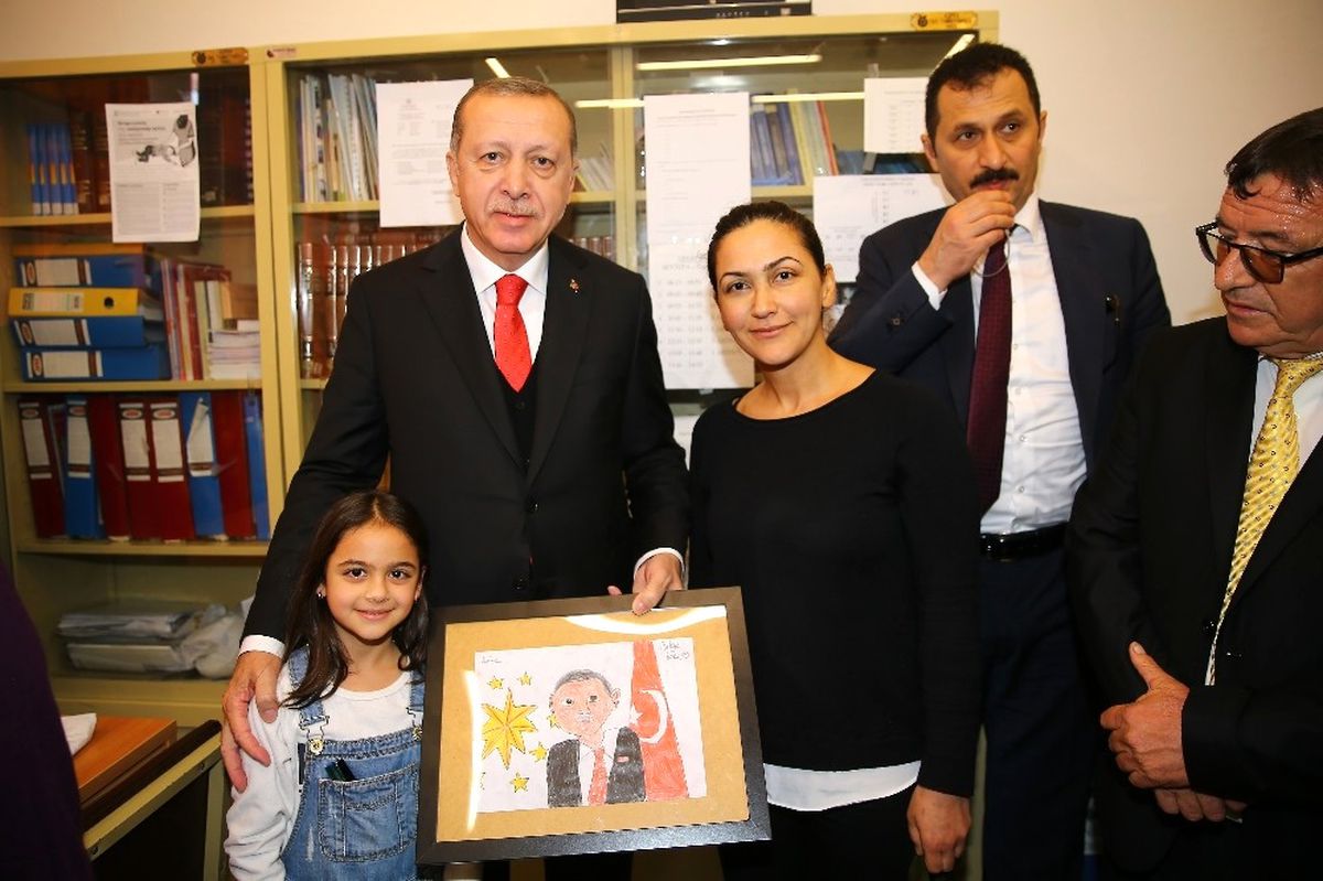 Cumhurbaşkanı Erdoğan, Celal Bayar Lisesi'ni Ziyaret Etti