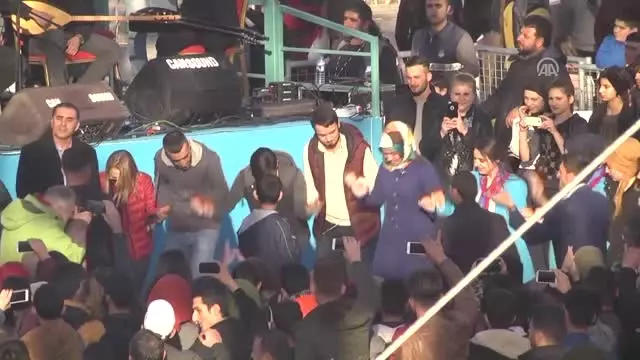 Mardin'de Hamsi Festivali Düzenlendi Mardin'de Hamsi Festivali Düzenlendi