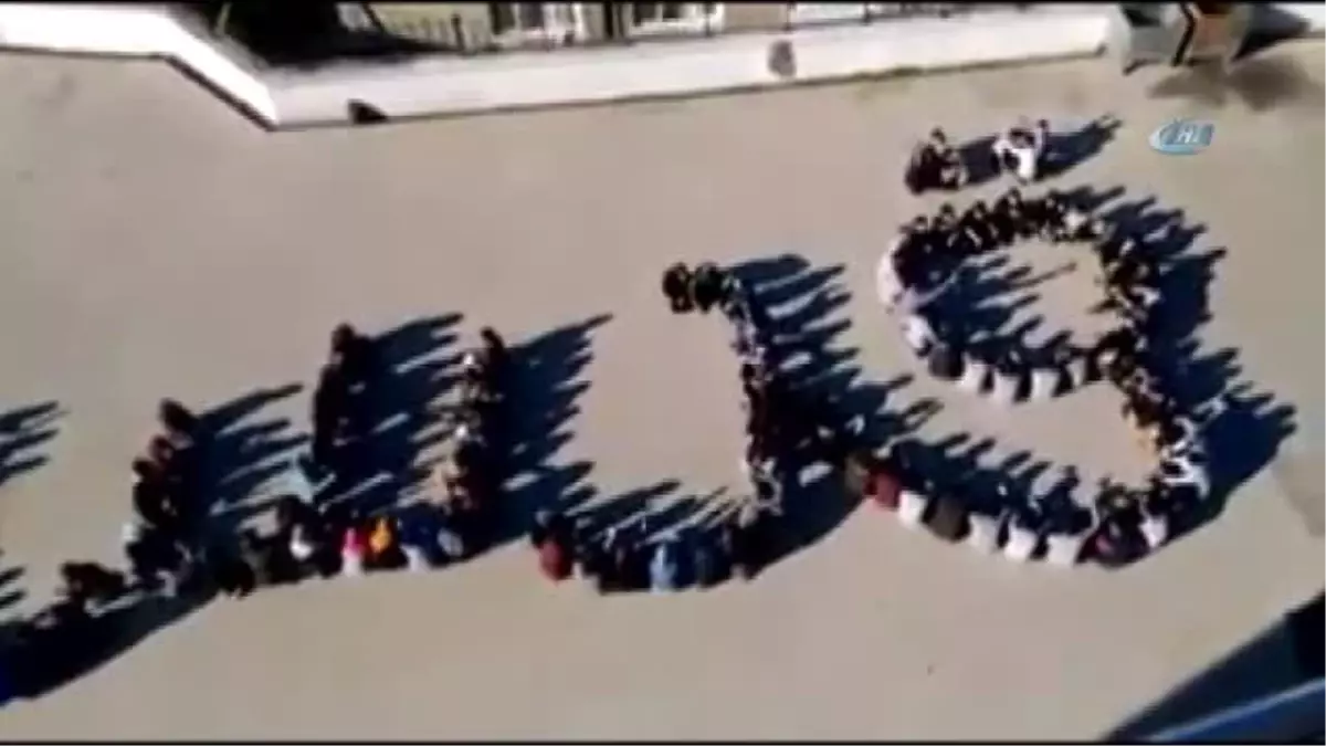 Öğrenciler, ABD'ye Tepki İçin Okul Bahçesinde Arapça 'Kudüs' Yazdı