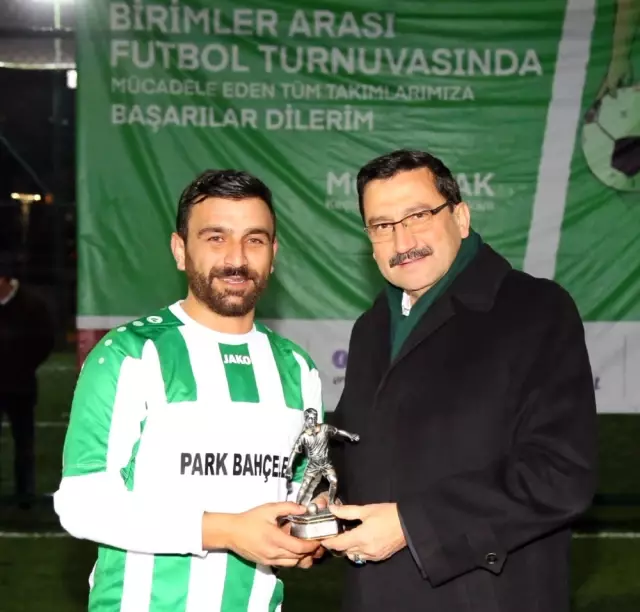 Park ve Bahçeler, Şampiyonluk Kupasını Başkan Ak'tan Aldı