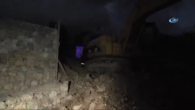 Beton Dökme Aracının Altında Kalan İşçi Hayatını Kaybetti Beton Dökme Aracının Altında Kalan İşçi Hayatını Kaybetti