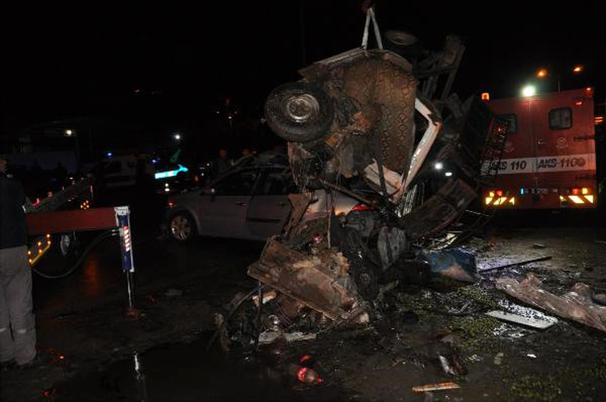 İzmir'de Kaza: 1 Ölü, 2 Yaralalı