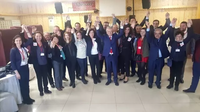 Akhisar CHP'de Yeni Başkan İsmail Fikirli Akhisar CHP'de Yeni Başkan İsmail Fikirli