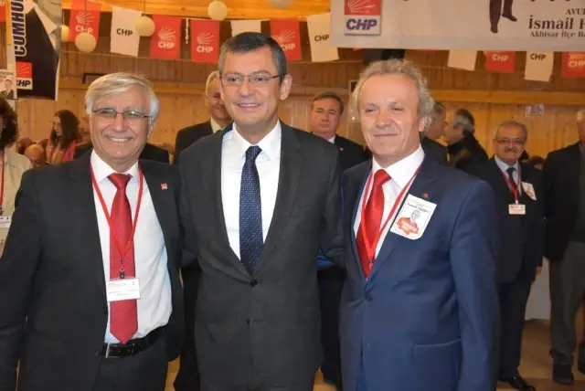 Akhisar CHP'de Yeni Başkan İsmail Fikirli Akhisar CHP'de Yeni Başkan İsmail Fikirli