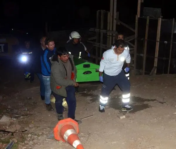 Devrilen Beton Pompasının Altında Kalan İşçi Öldü Devrilen Beton Pompasının Altında Kalan İşçi Öldü