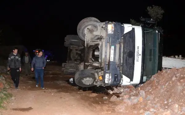 Devrilen Beton Pompasının Altında Kalan İşçi Öldü Devrilen Beton Pompasının Altında Kalan İşçi Öldü