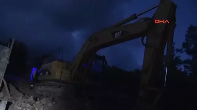 Muğla Devrilen Beton Pompasının Altında Kalan İşçi Öldü Muğla Devrilen Beton Pompasının Altında Kalan İşçi Öldü