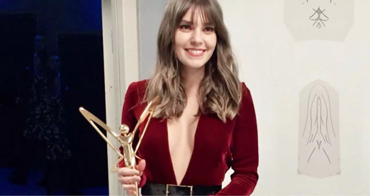 Aslı Enver'in 3 Ayrı Davete Benzer Elbiselerle Katılması Dikkatlerden Kaçmadı