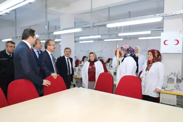 Vali Yavuz: 'İstihdam Oranını 30 Bine Yükseltmeyi Hedefliyoruz' Vali Yavuz: 'İstihdam Oranını 30 Bine Yükseltmeyi Hedefliyoruz'
