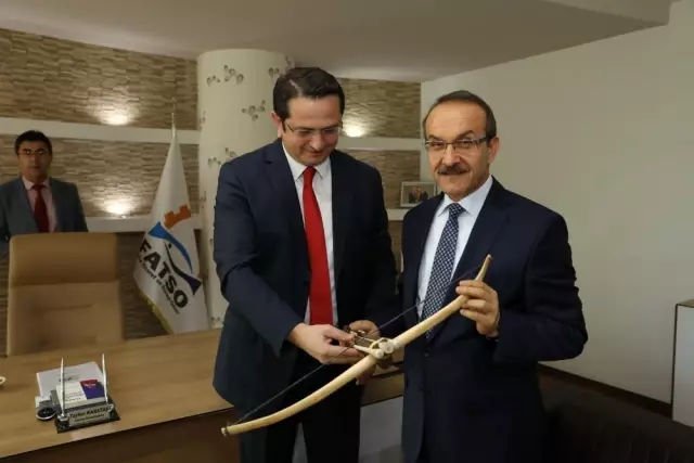 Vali Yavuz: 'İstihdam Oranını 30 Bine Yükseltmeyi Hedefliyoruz' Vali Yavuz: 'İstihdam Oranını 30 Bine Yükseltmeyi Hedefliyoruz'
