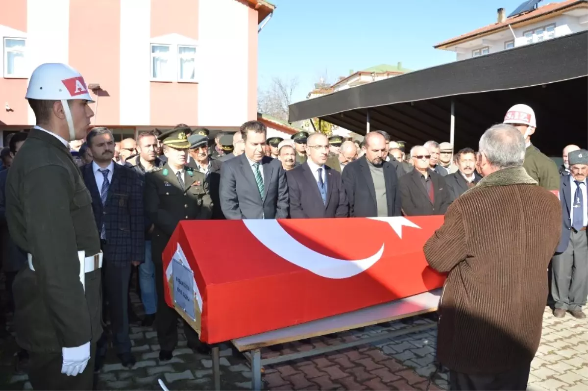 105 Yaşında Ölen Kore Gazisi Toprağa Verildi