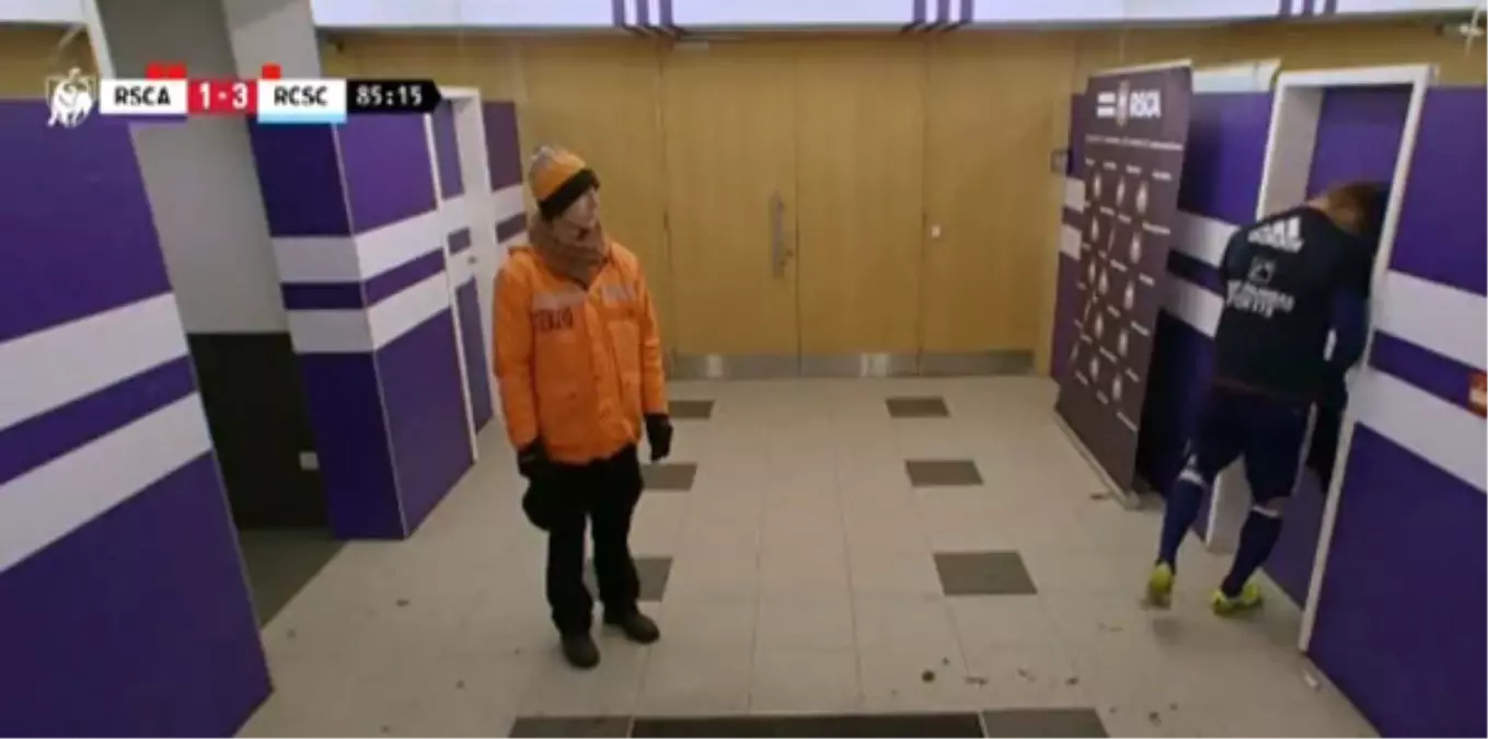 Anderlechtli Teodorczyk Kapıyı Kafa Atarak Açtı!