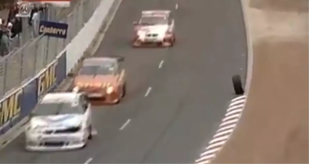 Dünyanın En Tatmin Edici Videosu! Bir Otomobil Kazası Mutlu Son ile Bitti