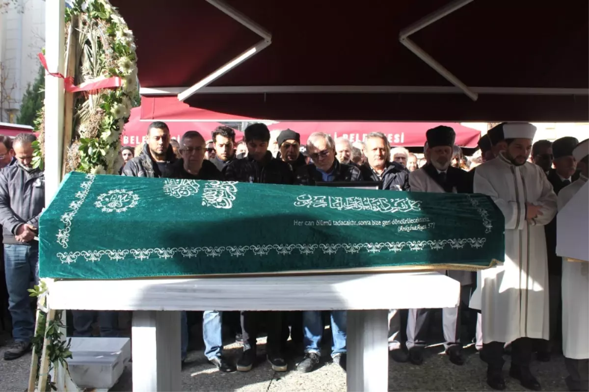 Evinde Öldürülen Ünlü Yönetmene Veda