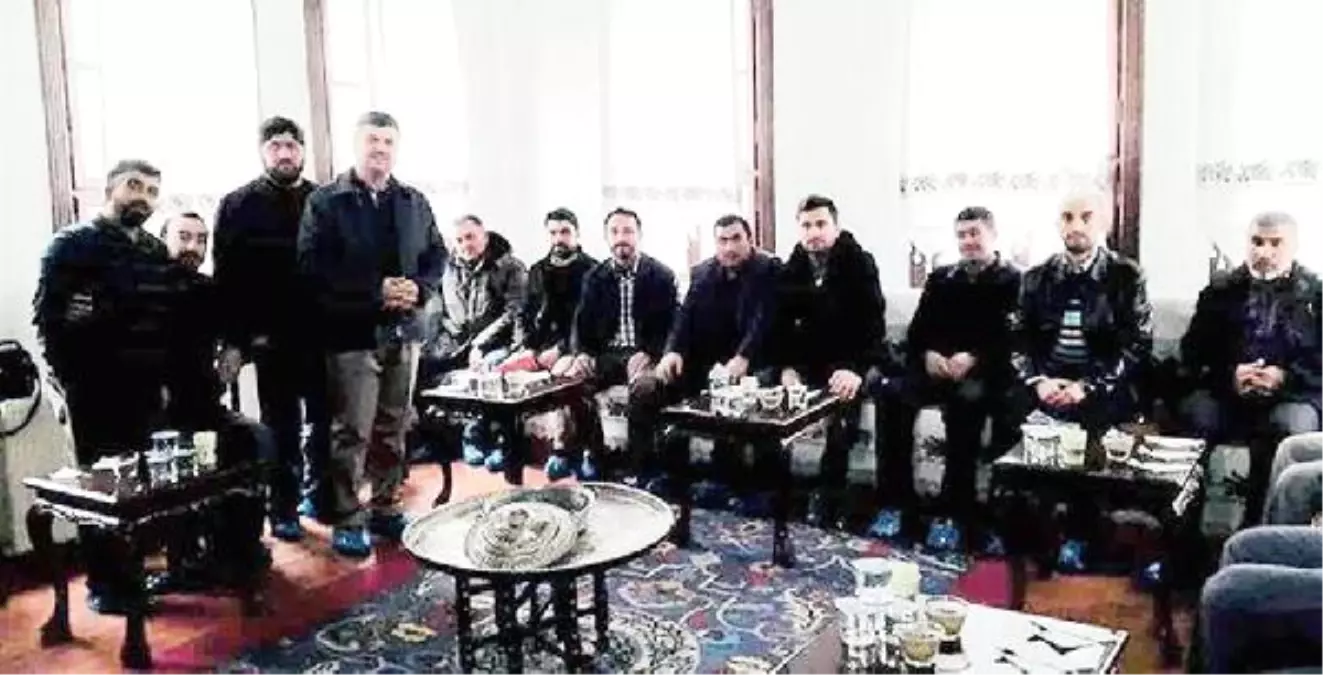 Ezanı Güzel Okuma Kursunda Diyafram Açmak İçin Balon Şişirdiler