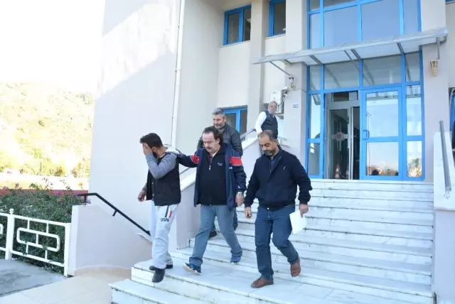 Ortaca Polsi İşyeri Hırsızını Kaçamadan Yakaladı Ortaca Polsi İşyeri Hırsızını Kaçamadan Yakaladı