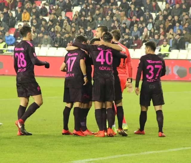 Galatasaray Deplasmanda Sivas Belediyespor'a 2-1 Mağlup Oldu Galatasaray Deplasmanda Sivas Belediyespor'a 2-1 Mağlup Oldu