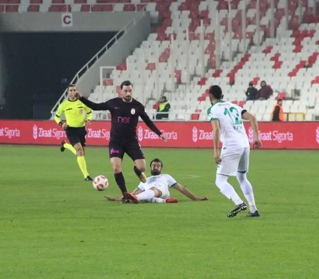 Galatasaray Deplasmanda Sivas Belediyespor'a 2-1 Mağlup Oldu Galatasaray Deplasmanda Sivas Belediyespor'a 2-1 Mağlup Oldu