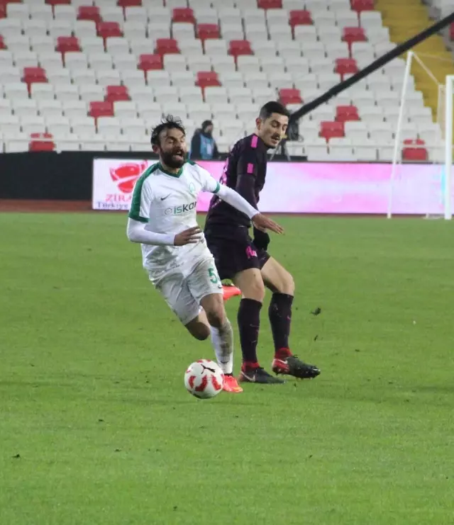 Galatasaray Deplasmanda Sivas Belediyespor'a 2-1 Mağlup Oldu Galatasaray Deplasmanda Sivas Belediyespor'a 2-1 Mağlup Oldu
