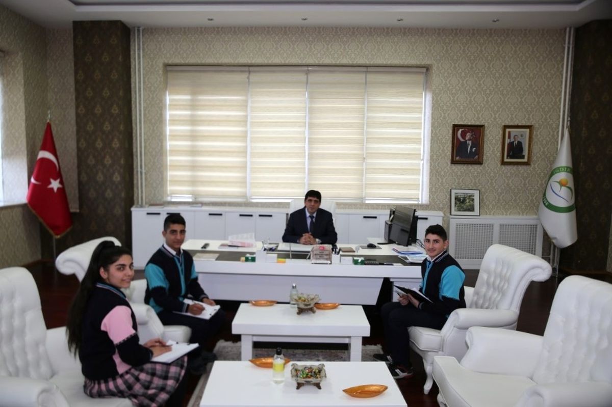 Öğrencilerden Rektör Alma'ya Ziyaret