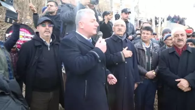 Halk Ozanı Ali Kızıltuğ 2 Bin Kişinin Katılımıyla Son Yolculuğuna Uğurlandı Halk Ozanı Ali Kızıltuğ 2 Bin Kişinin Katılımıyla Son Yolculuğuna Uğurlandı