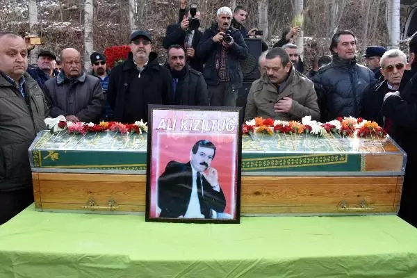 Halk Ozanı Ali Kızıltuğ, Son Yolculuğuna Uğurlandı Halk Ozanı Ali Kızıltuğ, Son Yolculuğuna Uğurlandı