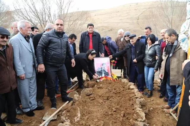 Halk Ozanı Kızıltuğ Son Yolculuğuna Uğurlandı Halk Ozanı Kızıltuğ Son Yolculuğuna Uğurlandı