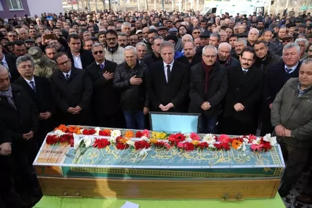 Halk Ozanı Kızıltuğ Son Yolculuğuna Uğurlandı Halk Ozanı Kızıltuğ Son Yolculuğuna Uğurlandı