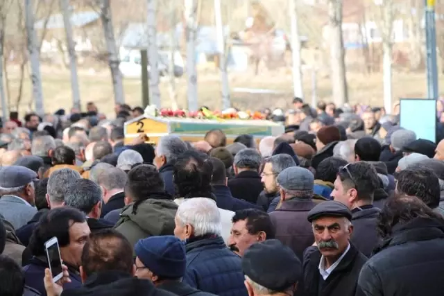 Halk Ozanı Kızıltuğ Son Yolculuğuna Uğurlandı Halk Ozanı Kızıltuğ Son Yolculuğuna Uğurlandı
