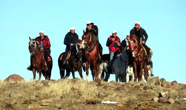 Erzurum'da Atlı Hafızlar, 485'inci 'Binbir Hatim'i Başlattı Erzurum'da Atlı Hafızlar, 485'inci 'Binbir Hatim'i Başlattı