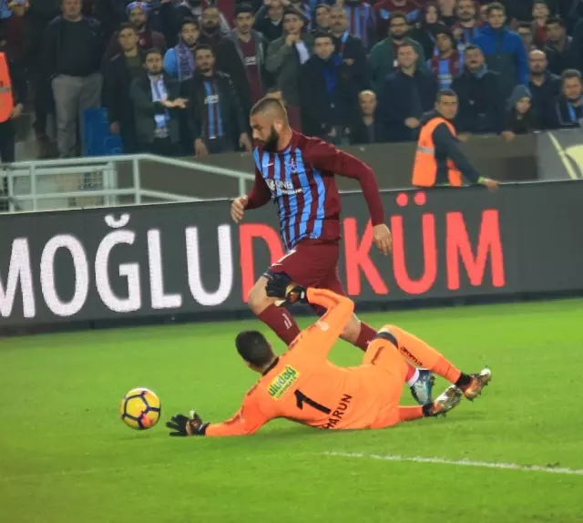 Süper Lig: Trabzonspor: 0 - Bursaspor: 0 (İlk Yarı) Süper Lig: Trabzonspor: 0 - Bursaspor: 0 (İlk Yarı)