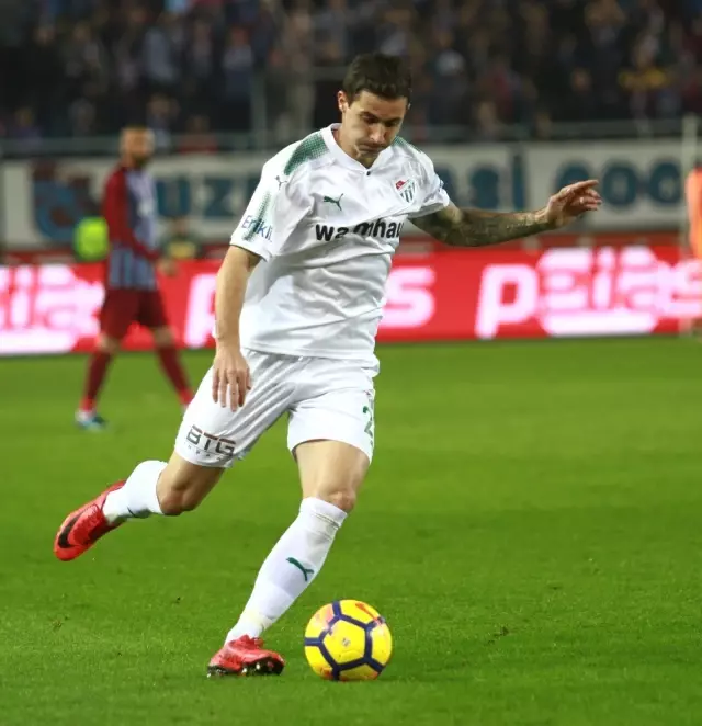 Süper Lig: Trabzonspor: 0 - Bursaspor: 0 (İlk Yarı) Süper Lig: Trabzonspor: 0 - Bursaspor: 0 (İlk Yarı)