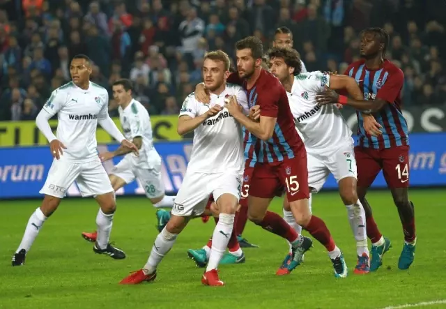 Süper Lig: Trabzonspor: 0 - Bursaspor: 0 (İlk Yarı) Süper Lig: Trabzonspor: 0 - Bursaspor: 0 (İlk Yarı)